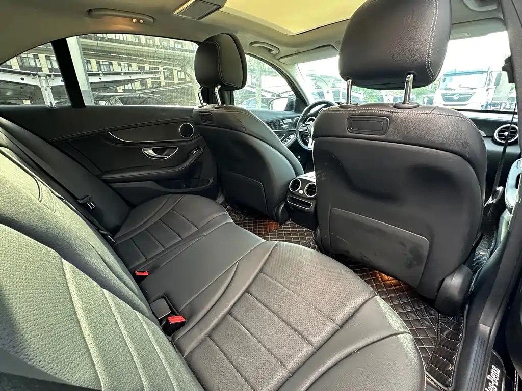 Mercedes-Benz C-Class 2018 — фото 16