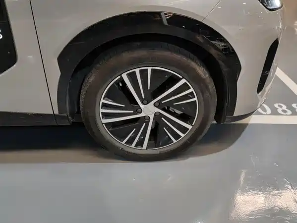 Lynk & Co 08 EM-P 2023