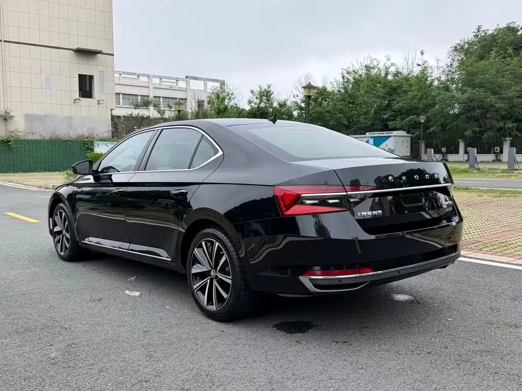 Skoda Superb 2020 — фото 9
