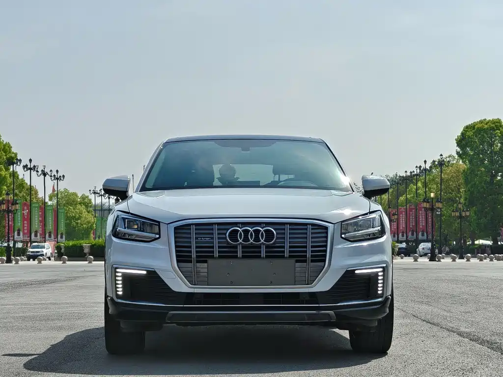 Audi Q2L E-Tron 2020