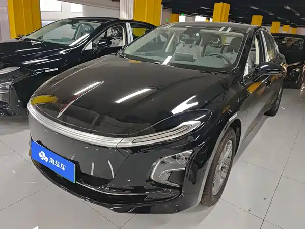 Hongqi E-QM5 2026