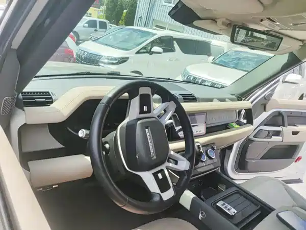 Land Rover Defender 2021