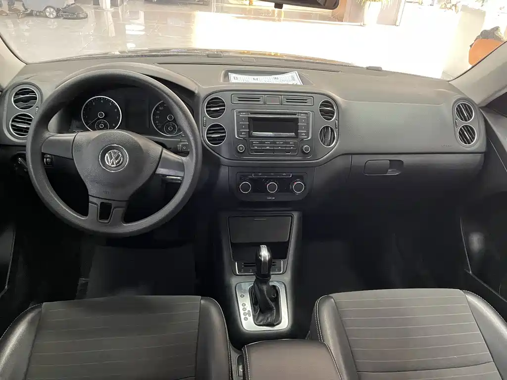 Volkswagen Tiguan 2017 — фото 14