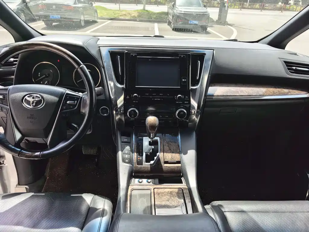 Toyota Alphard 2018 — фото 13