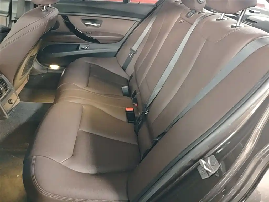 BMW 3 Series 2018 — фото 17