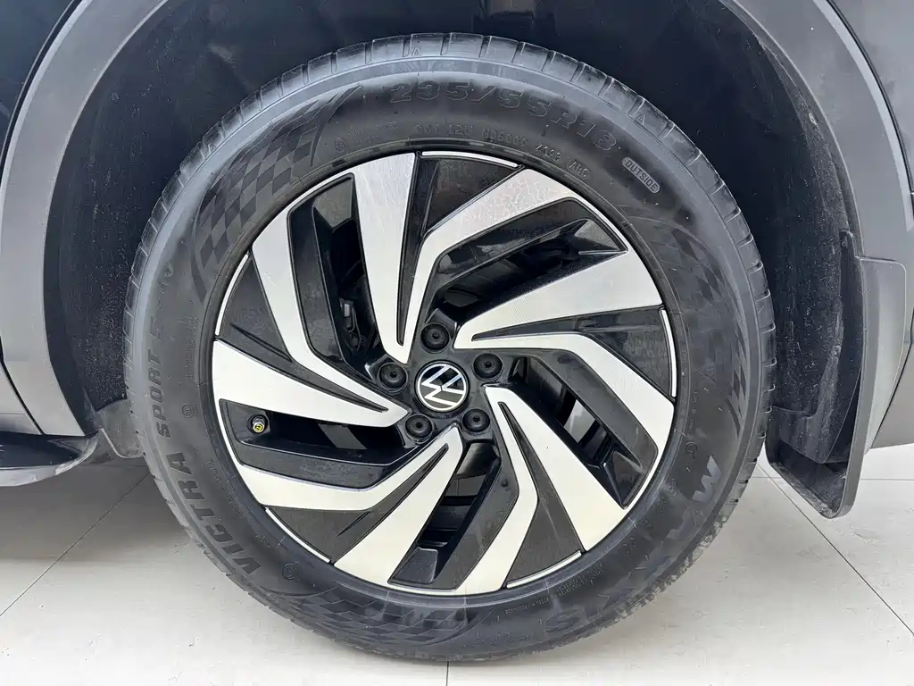 Volkswagen Tiguan L 2023 — фото 12