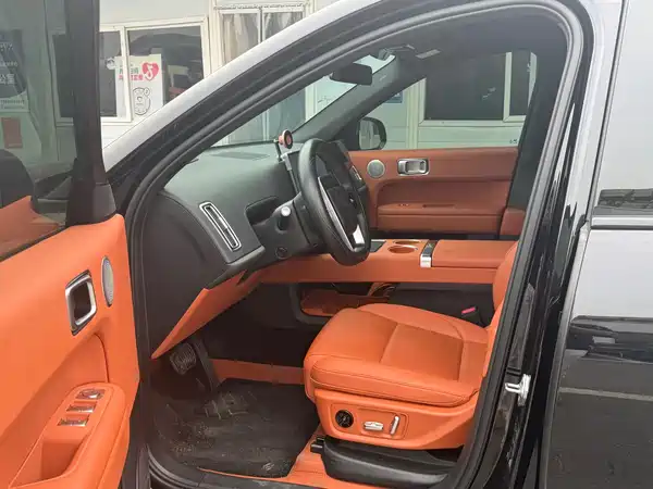 Li Auto L6 2025