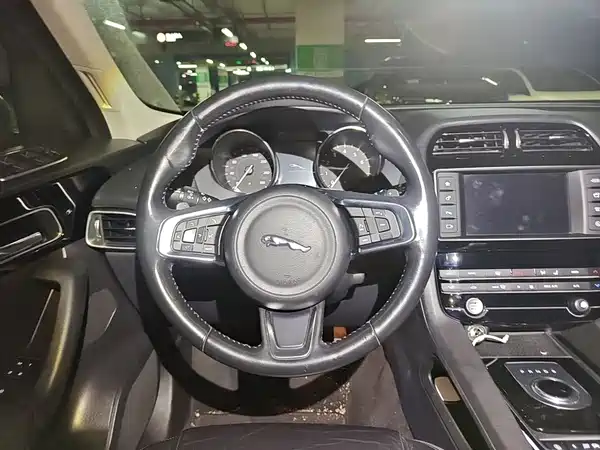 Jaguar F-PACE 2017