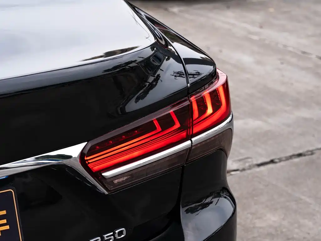 Lexus LS 2019
