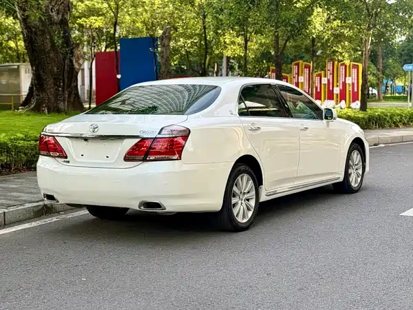 Toyota Crown 2013
