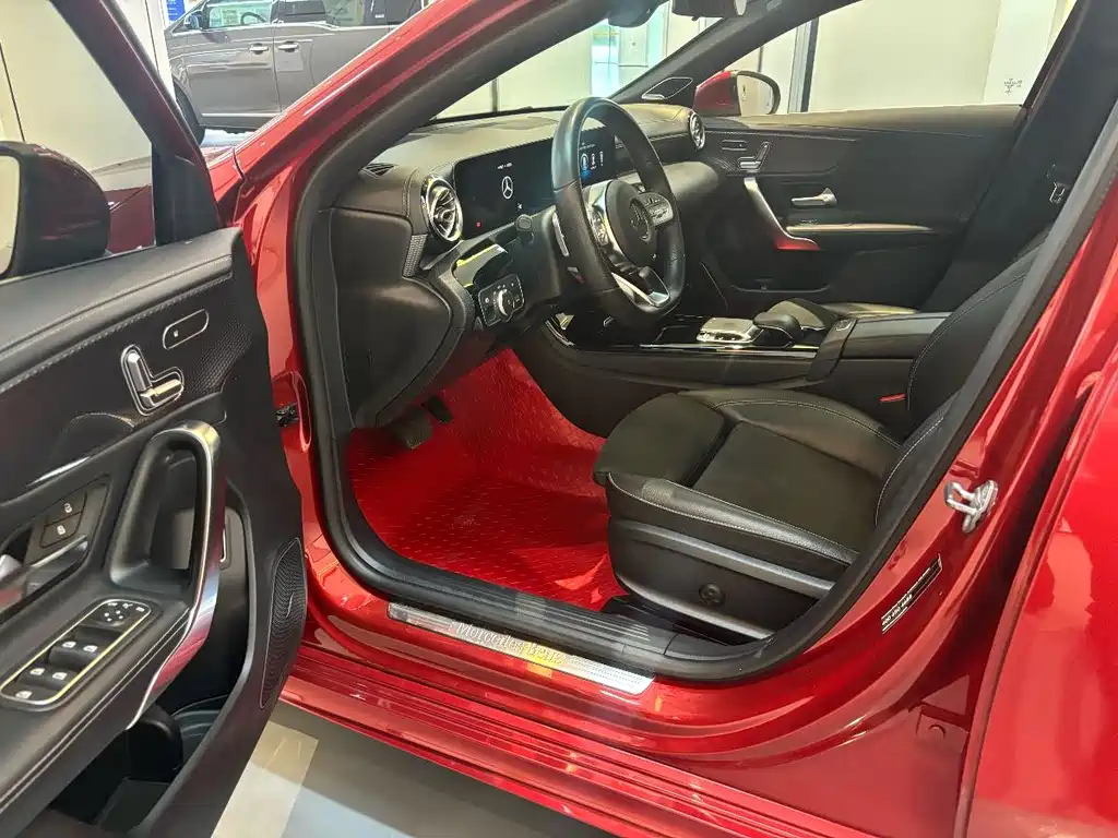 Mercedes-Benz A-Class 2018 — фото 6