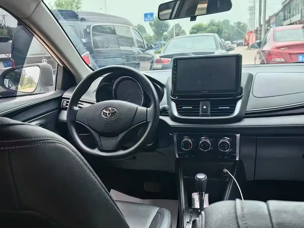 Toyota Yaris L 2018 — фото 13