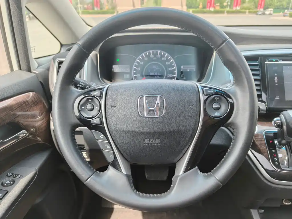 Honda Odyssey 2016 — фото 22