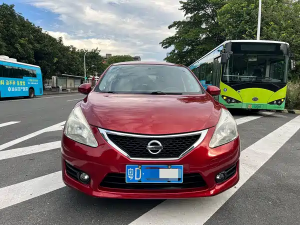 Nissan Tiida 2012