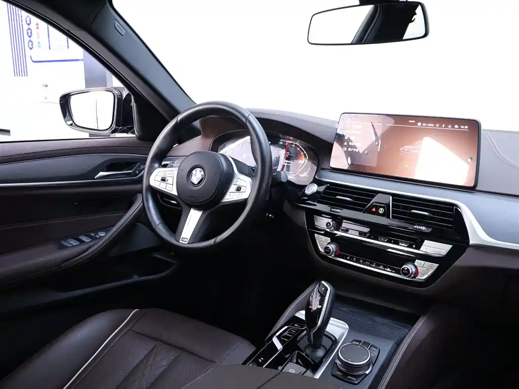 BMW 5 Series 2023 — фото 14
