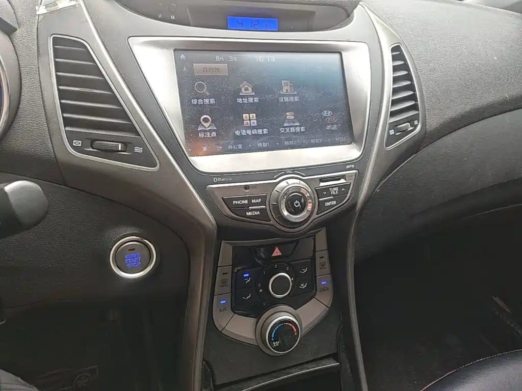 Hyundai Elantra 2015 — фото 20