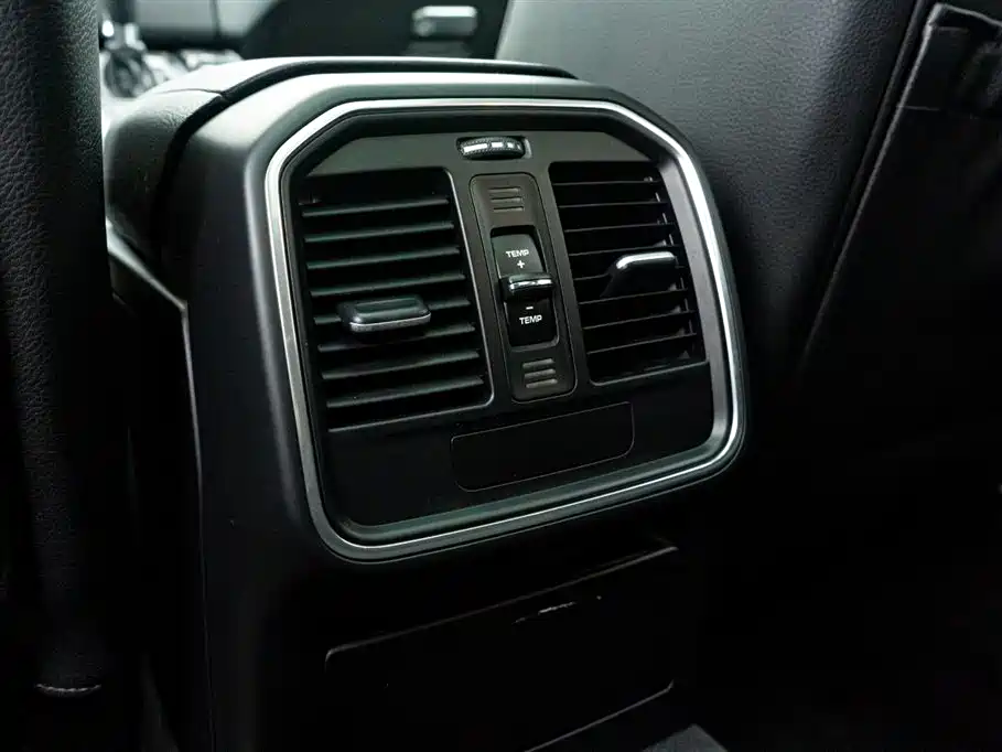 Porsche Macan 2016 — фото 24