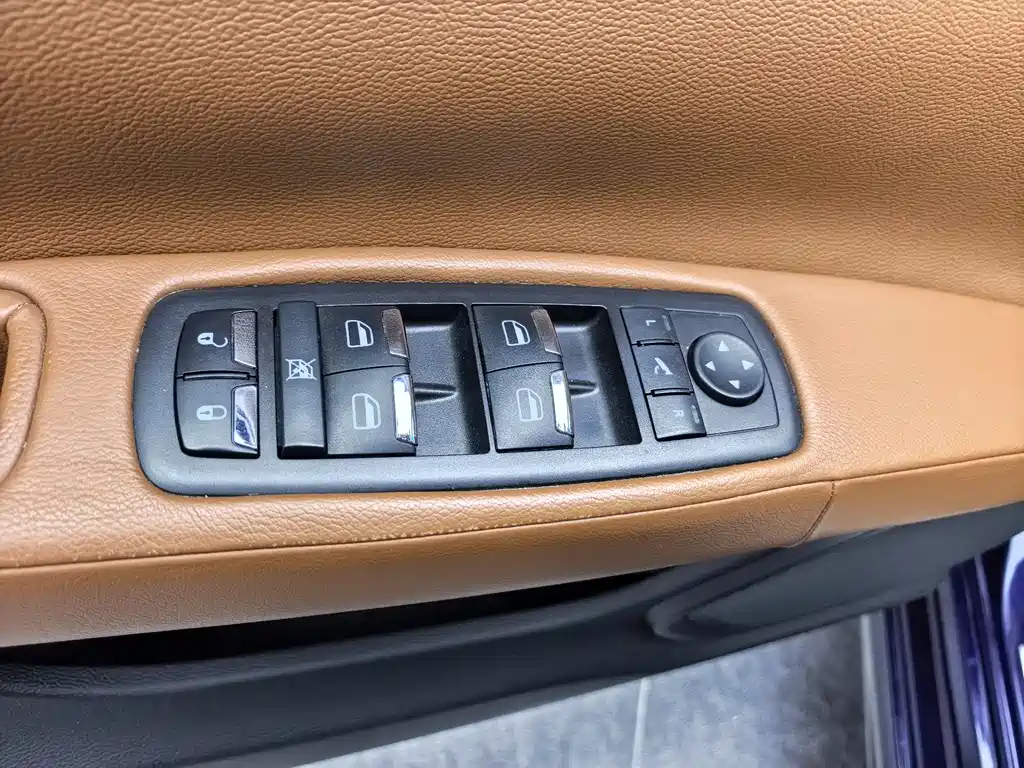 Maserati Quattroporte 2015 — фото 14
