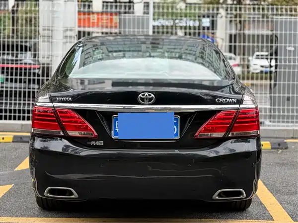 Toyota Crown 2012