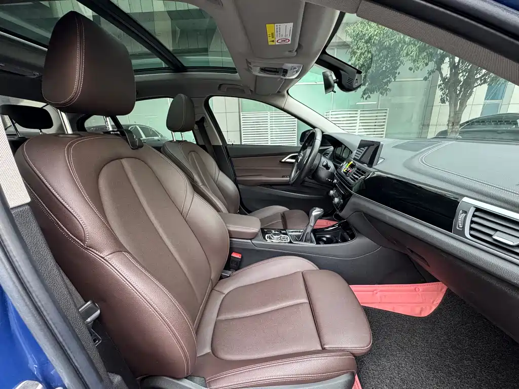 BMW 1 Series 2019 — фото 15