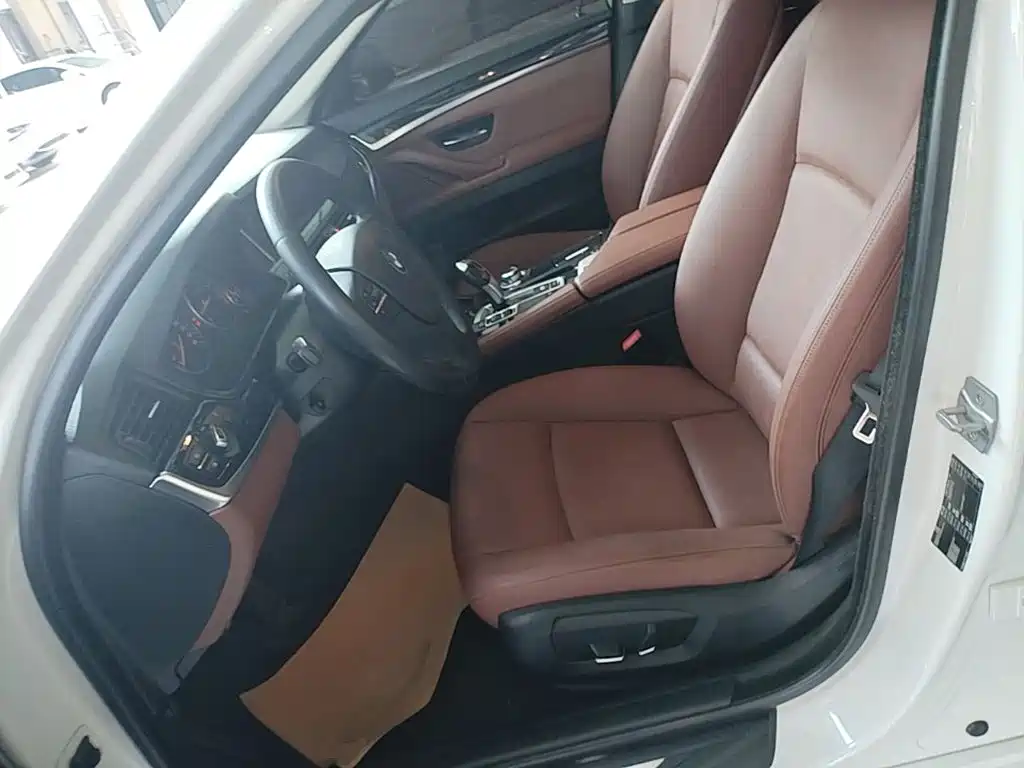 BMW 5 Series 2016 — фото 15
