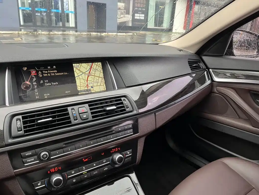 BMW 5 Series 2015 — фото 8