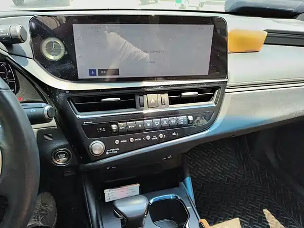 Lexus ES 2023