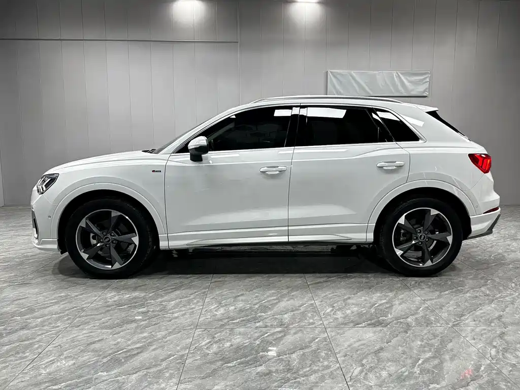 Audi Q3 2022 — фото 8
