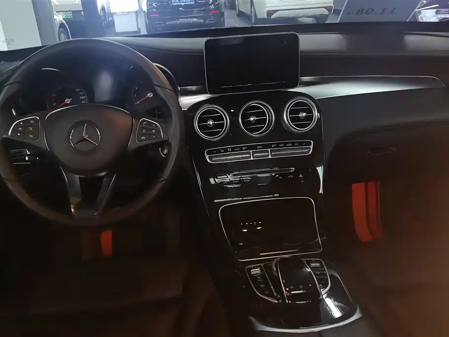 Mercedes-Benz GLC 2017 — фото 12