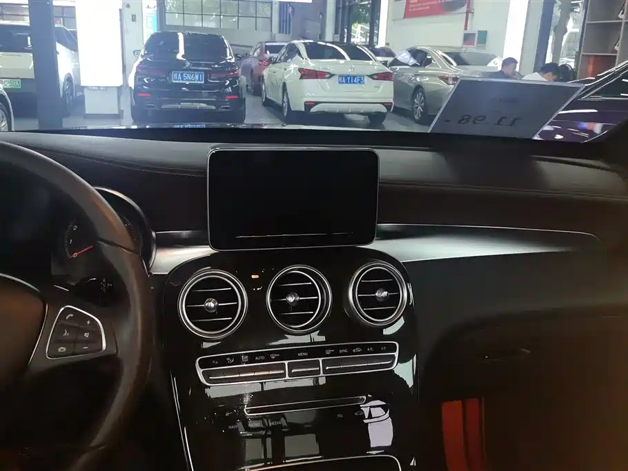Mercedes-Benz GLC 2017 — фото 13