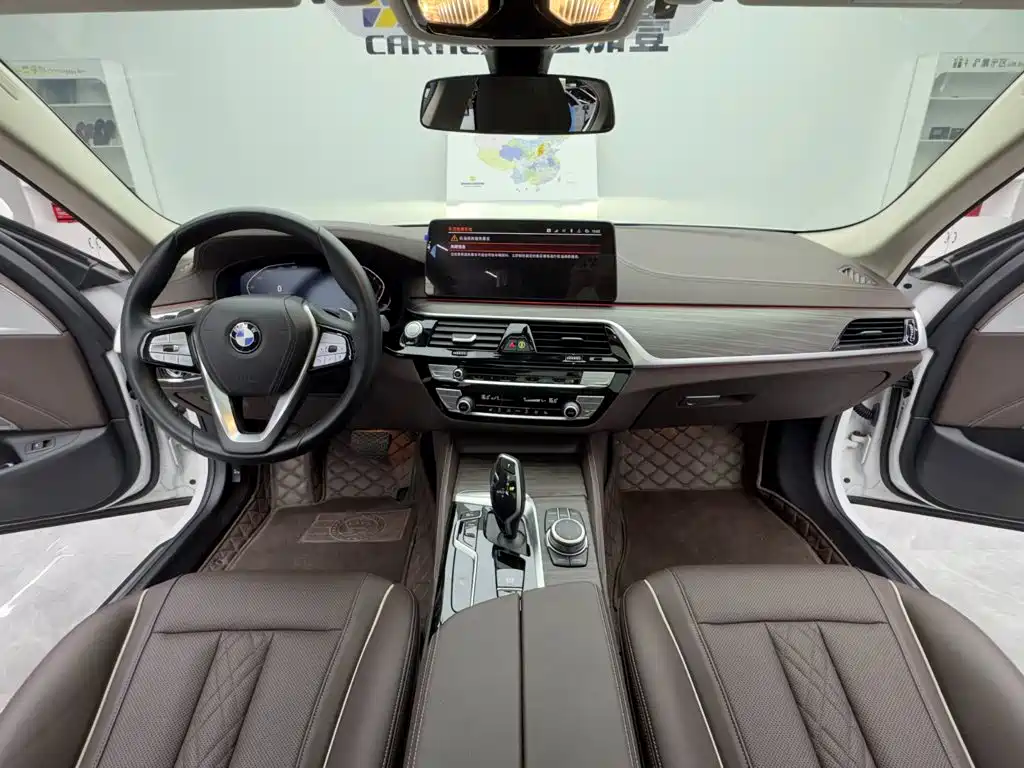 BMW 5 Series 2023 — фото 11