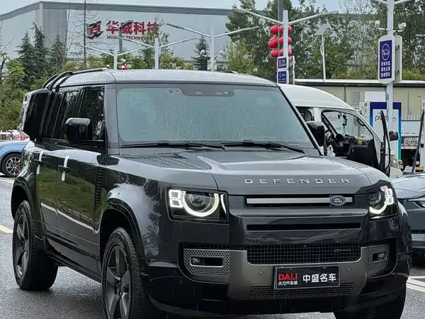 Land Rover Defender 2023