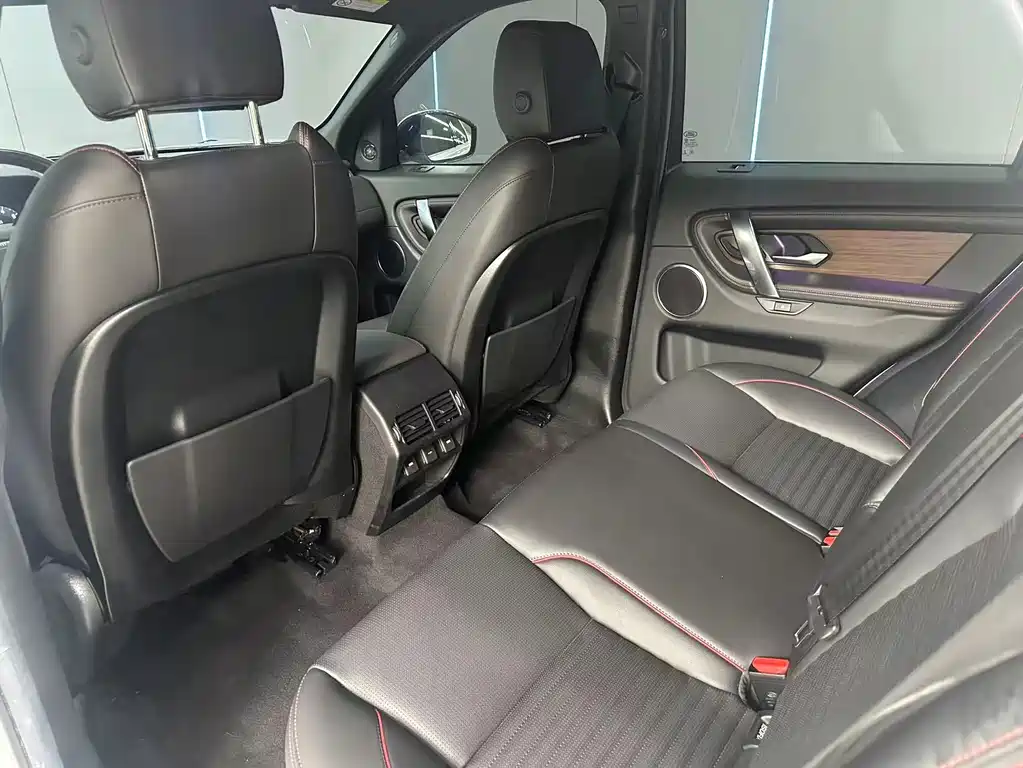 Land Rover Discovery Sport 2023 — фото 9
