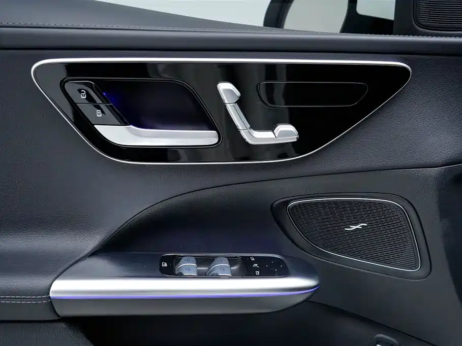 Mercedes-Benz C-Class 2023 — фото 14