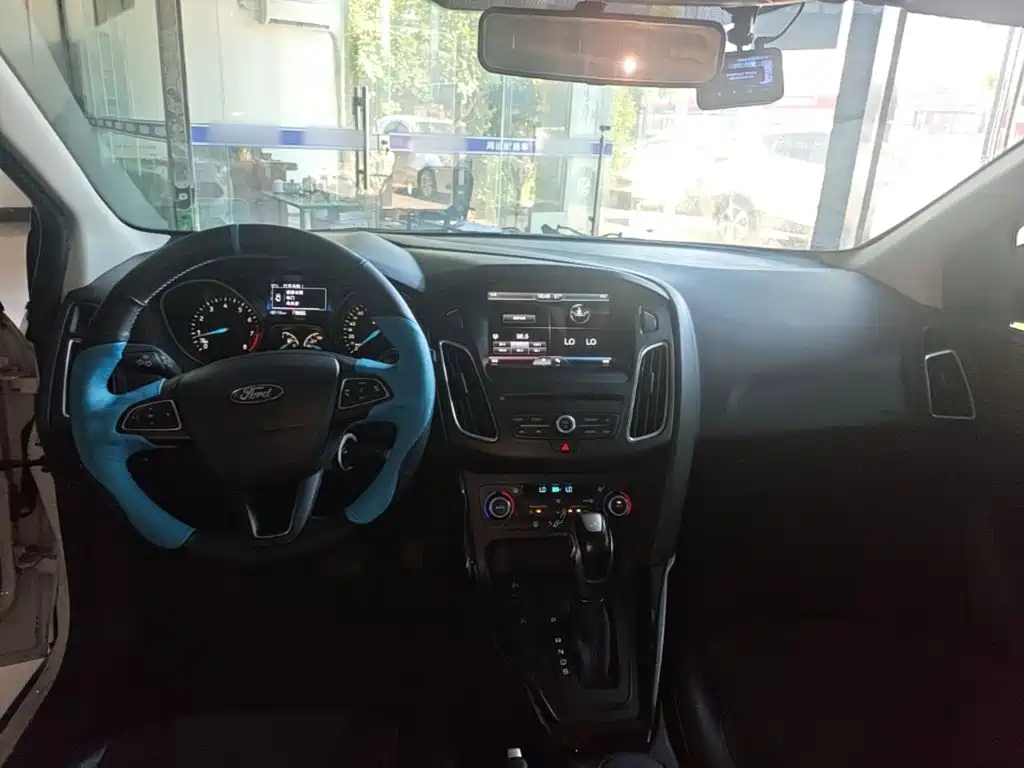 Ford Focus 2016 — фото 10