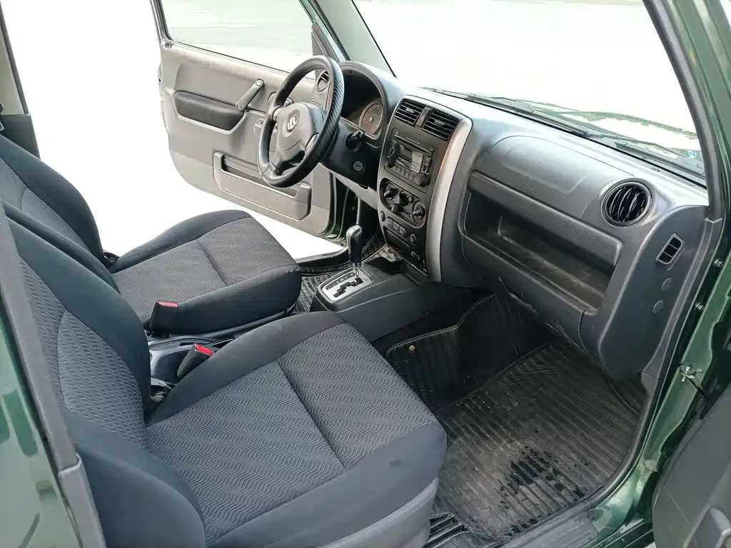 Suzuki Jimny 2013 — фото 10