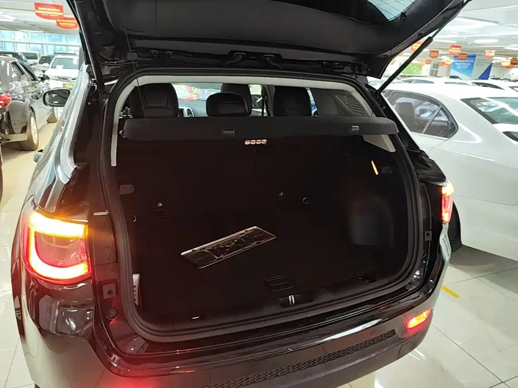 Jeep Compass 2018 — фото 19