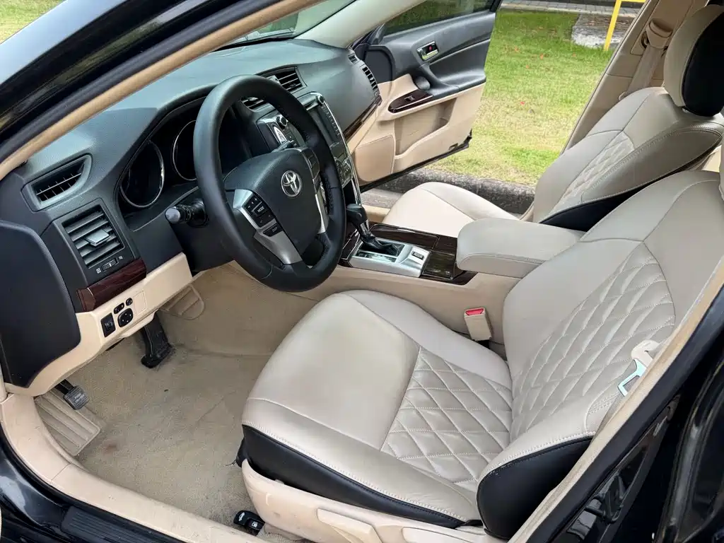 Toyota Reiz 2012
