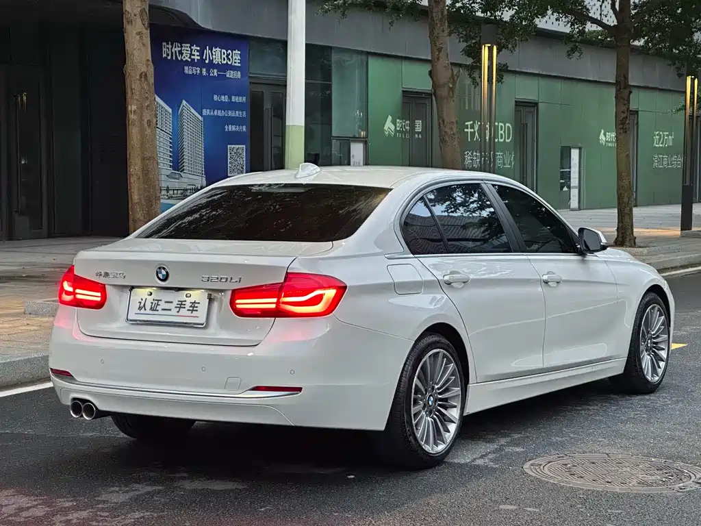 BMW 3 Series 2019 — фото 28