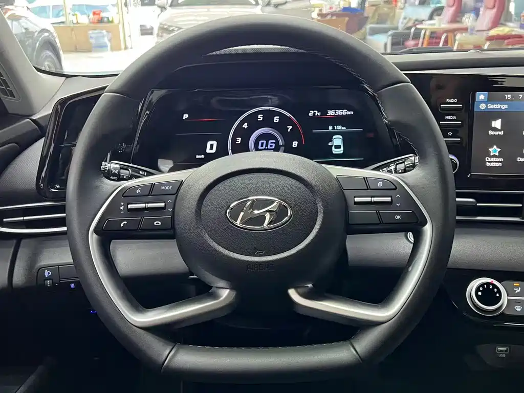 Hyundai Elantra 2023 — фото 10