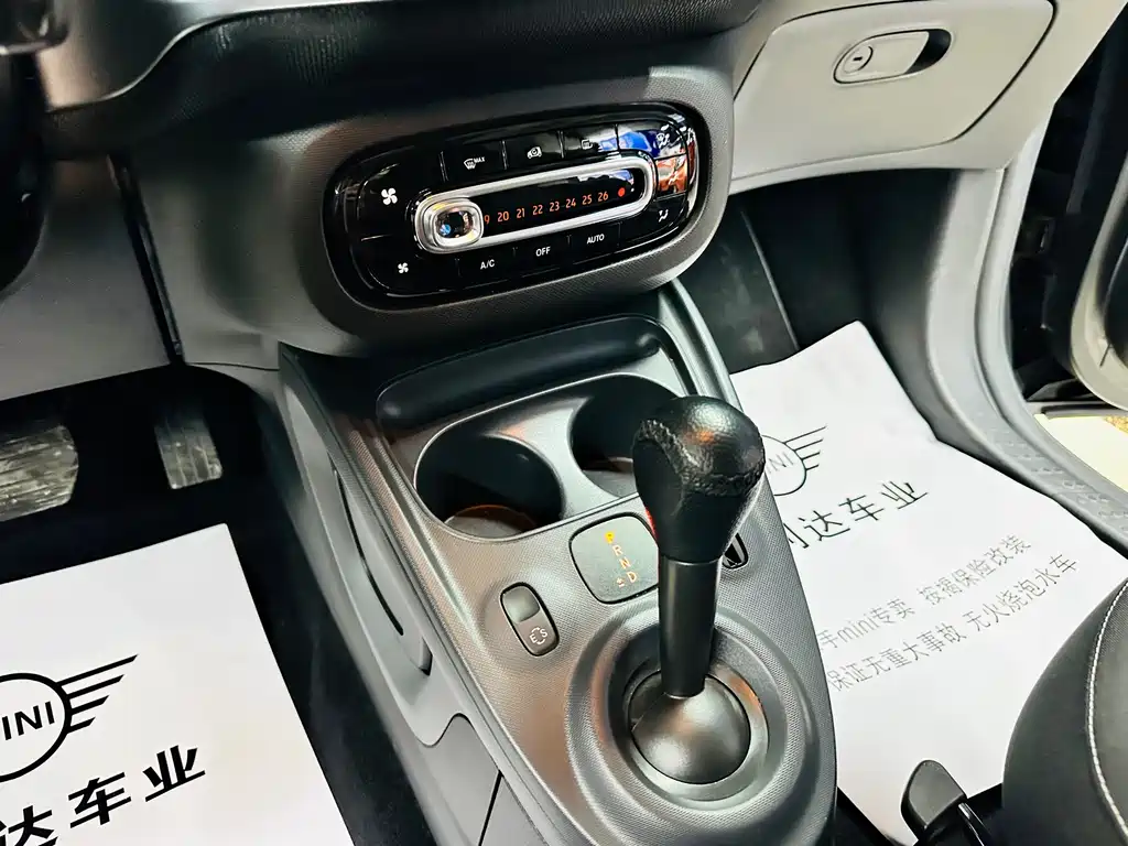 smart Fortwo 2018 — фото 37