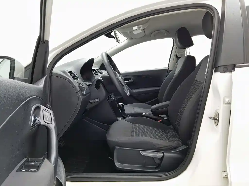 Volkswagen Polo 2015 — фото 10
