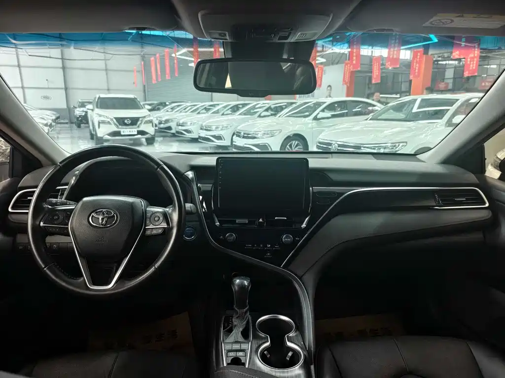 Toyota Camry 2022 — фото 10
