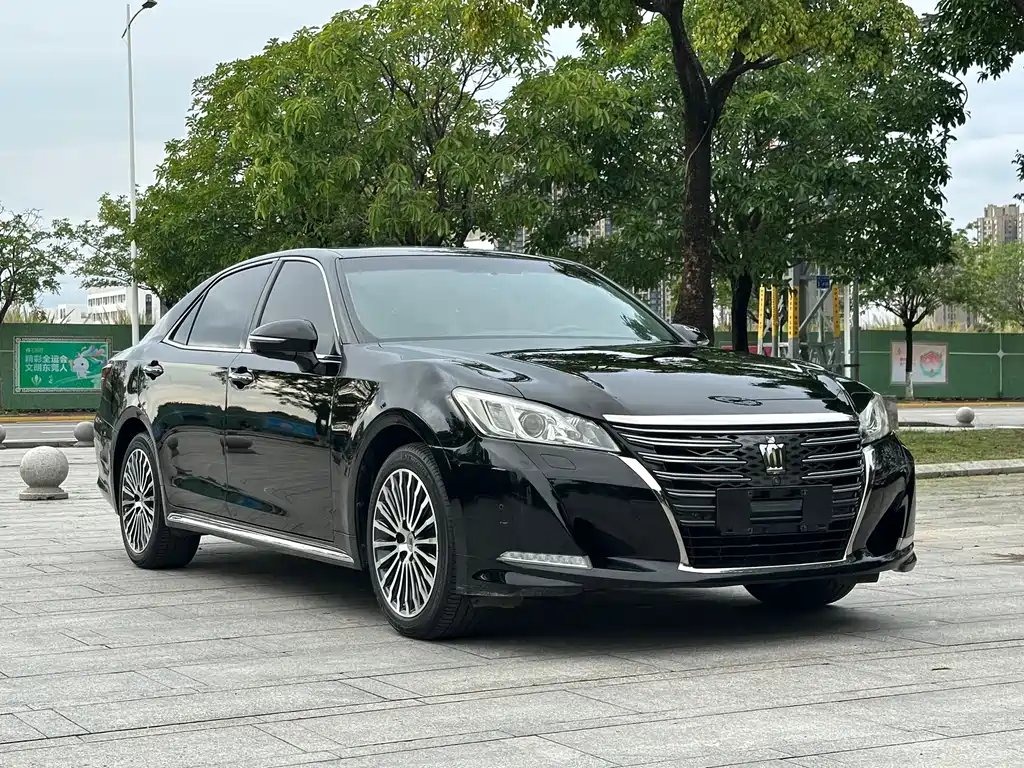 Toyota Crown 2019 — фото 3