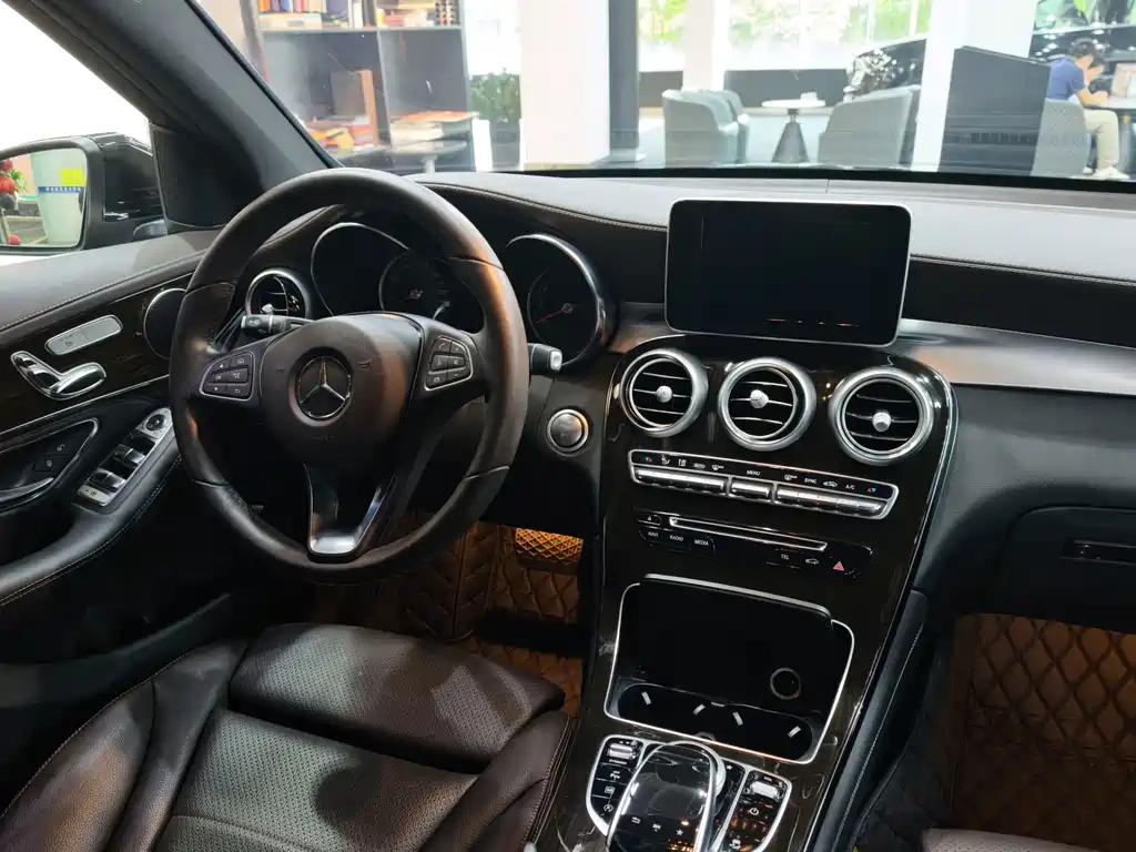 Mercedes-Benz GLC 2018 — фото 20