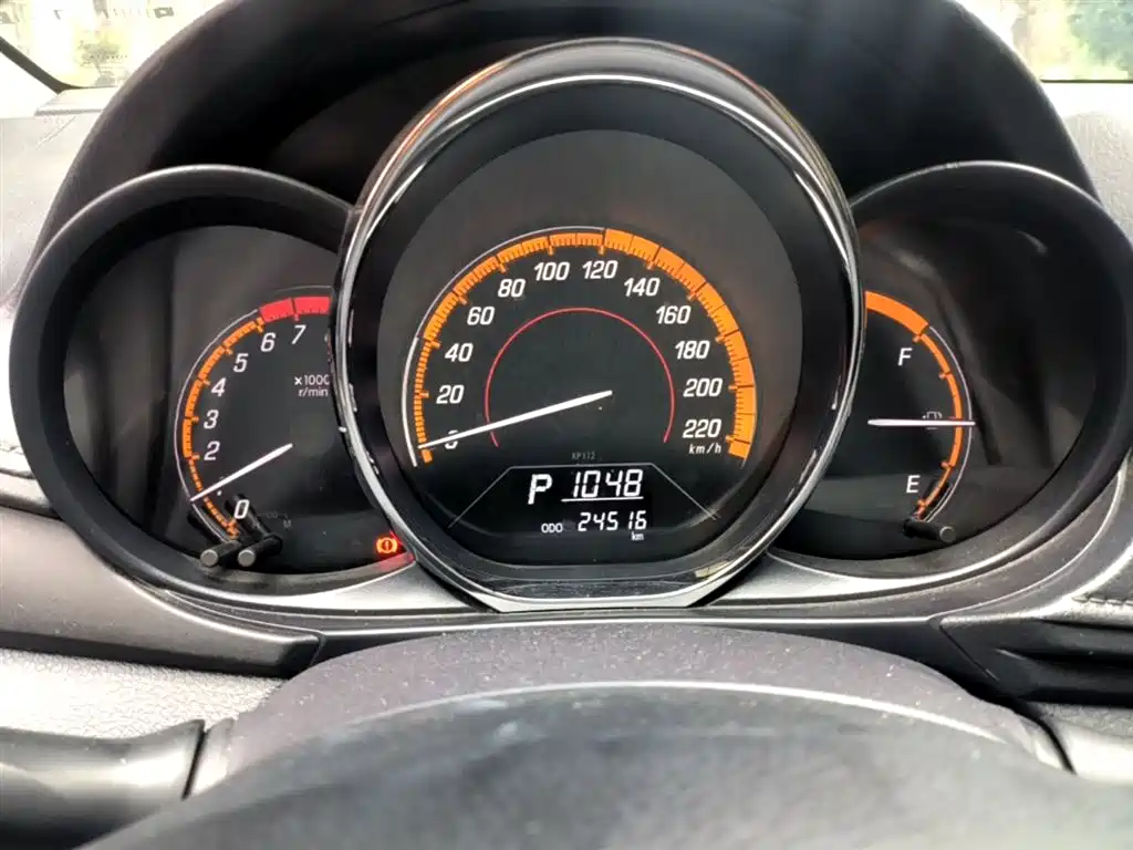 Toyota Yaris L 2022 — фото 12