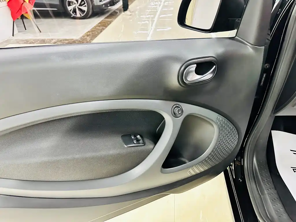 smart Fortwo 2018 — фото 28