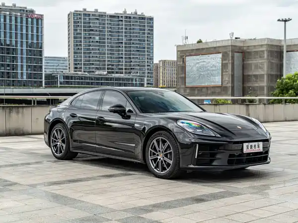 Porsche Panamera 2025