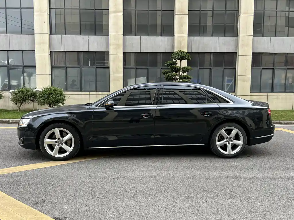 Audi A8 2015 — фото 26