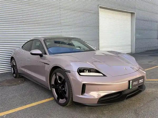 Porsche Taycan 2025